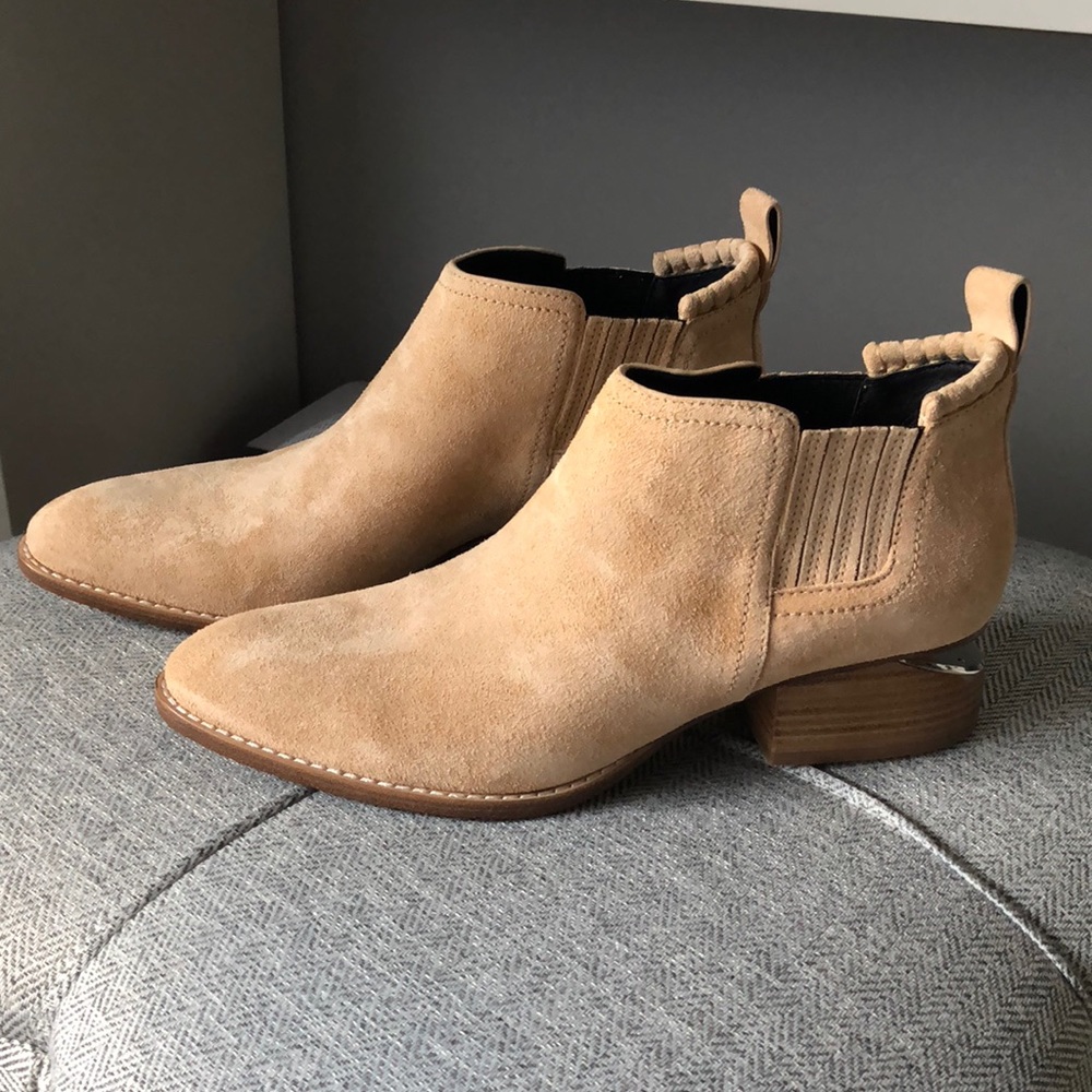 NEW WITH BOX Alexander Wang booties size 38/8